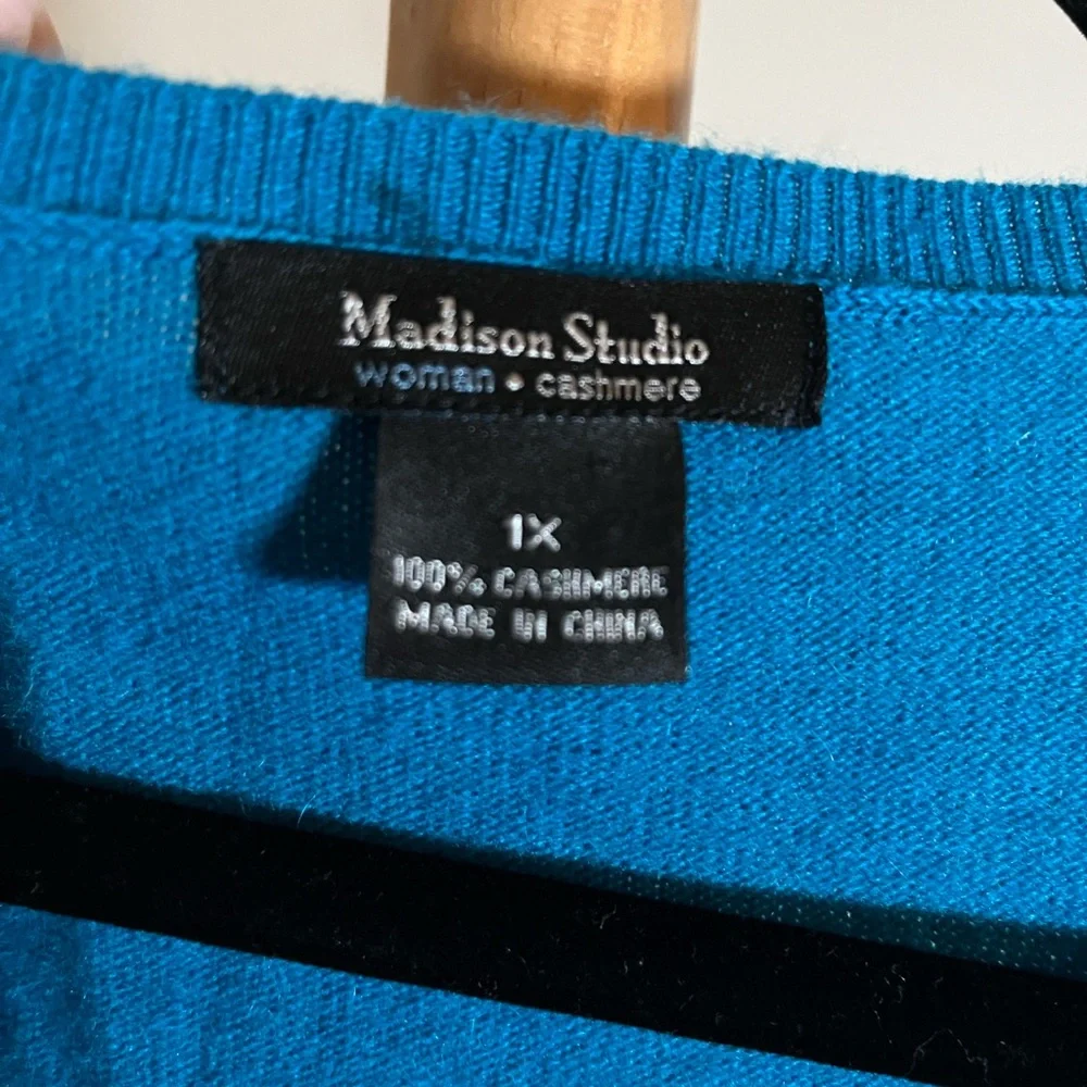 Madison Studio 1X 100% Cashmere Teal Knitwear.V-neck.Slight fix made on front. - Picture 3 of 6